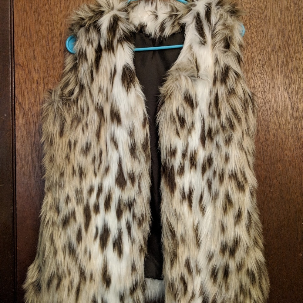 Leopard print faux fur vest